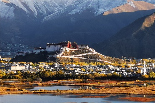 Autumn view of Potala Palace in Lhasa, SW China's Tibet:0